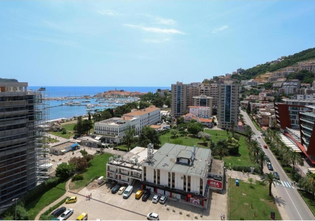 Apt 1102–1104 — Panorama